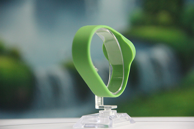 ic硅膠腕帶保鮮蓋安全環(huán)保,拒絕浪費使用保鮮膜