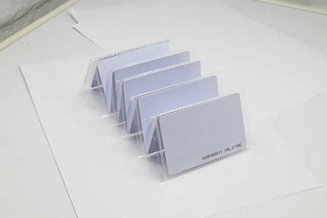 如何避免卡片在印刷過程出現(xiàn)色差？