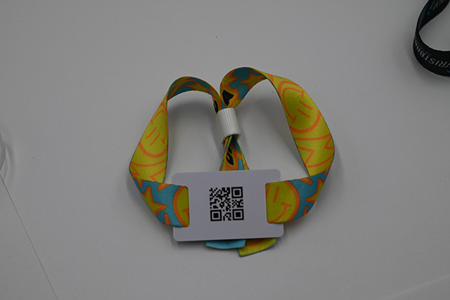 RFID鑰匙扣卡硅膠腕帶卡！