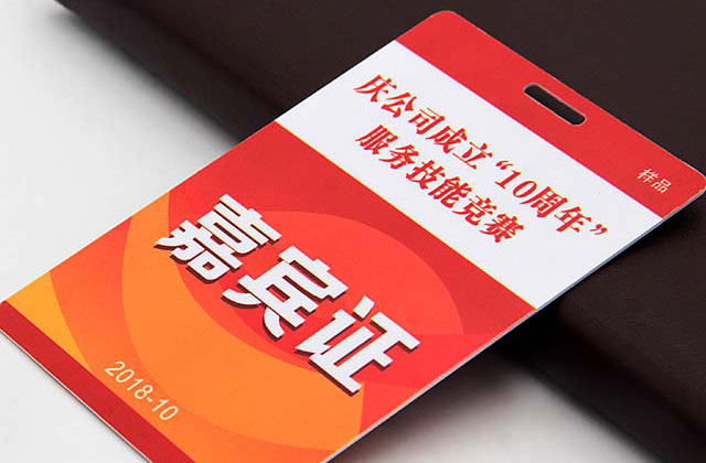 定制IC鑰匙扣腕帶哪家好？卡立方智能腕帶生產(chǎn)廠家您的不二選擇